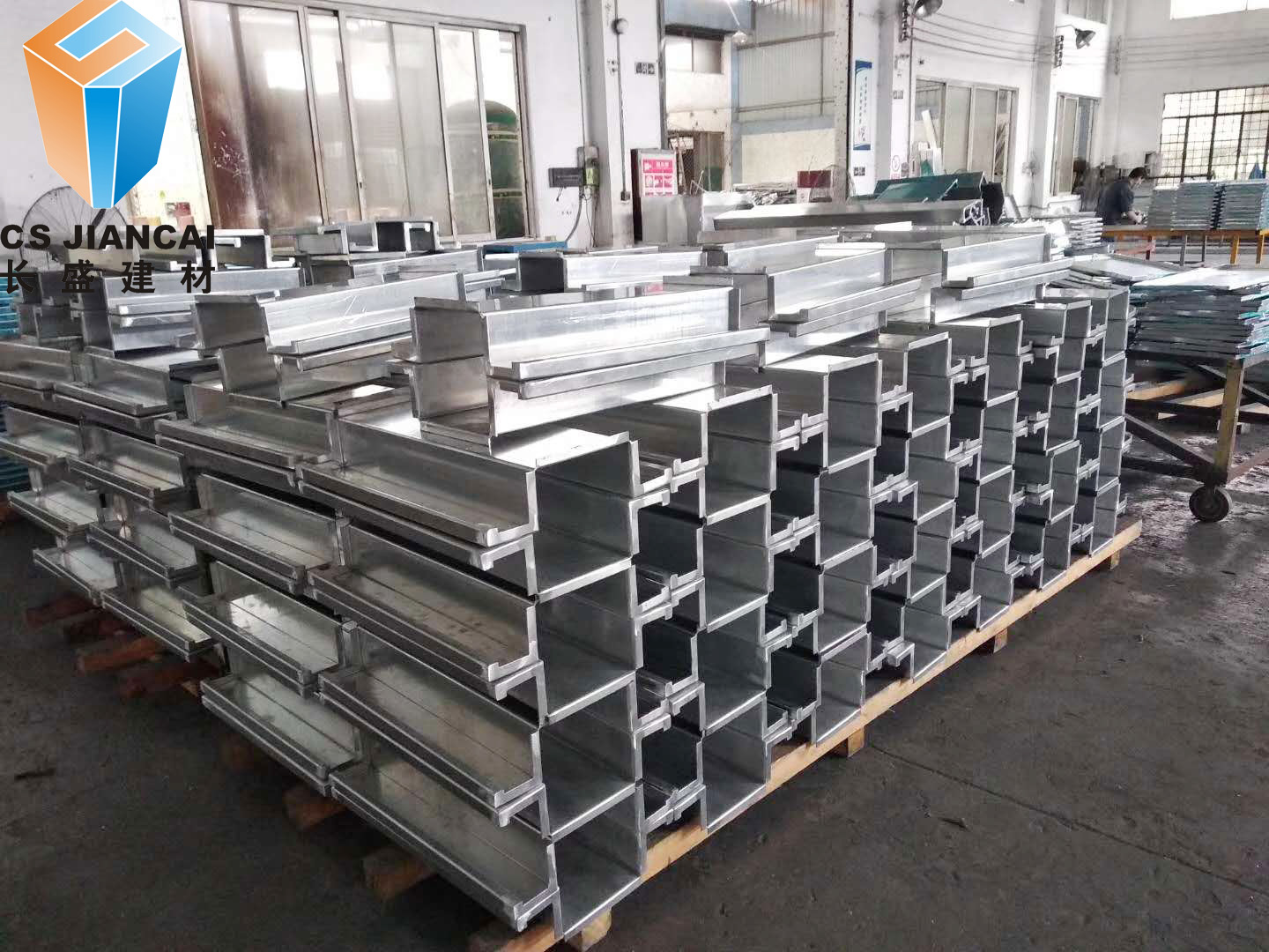 長(cháng)盛建材鋁單板車(chē)間1